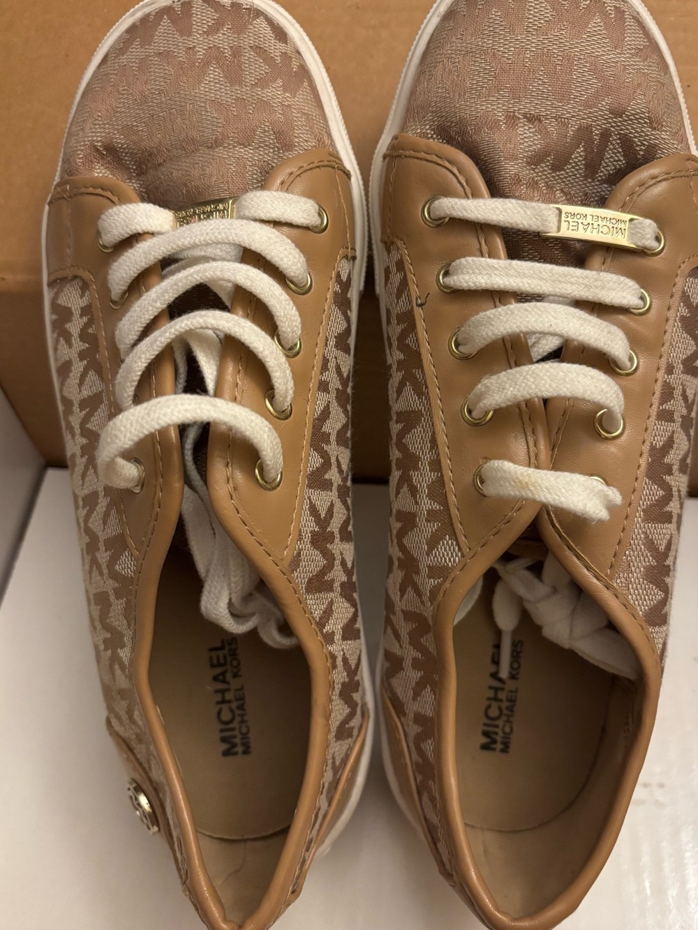 Michael Kors Beige/Tan Logo Canvas Low-Top Sneakers Size 4 Juniors